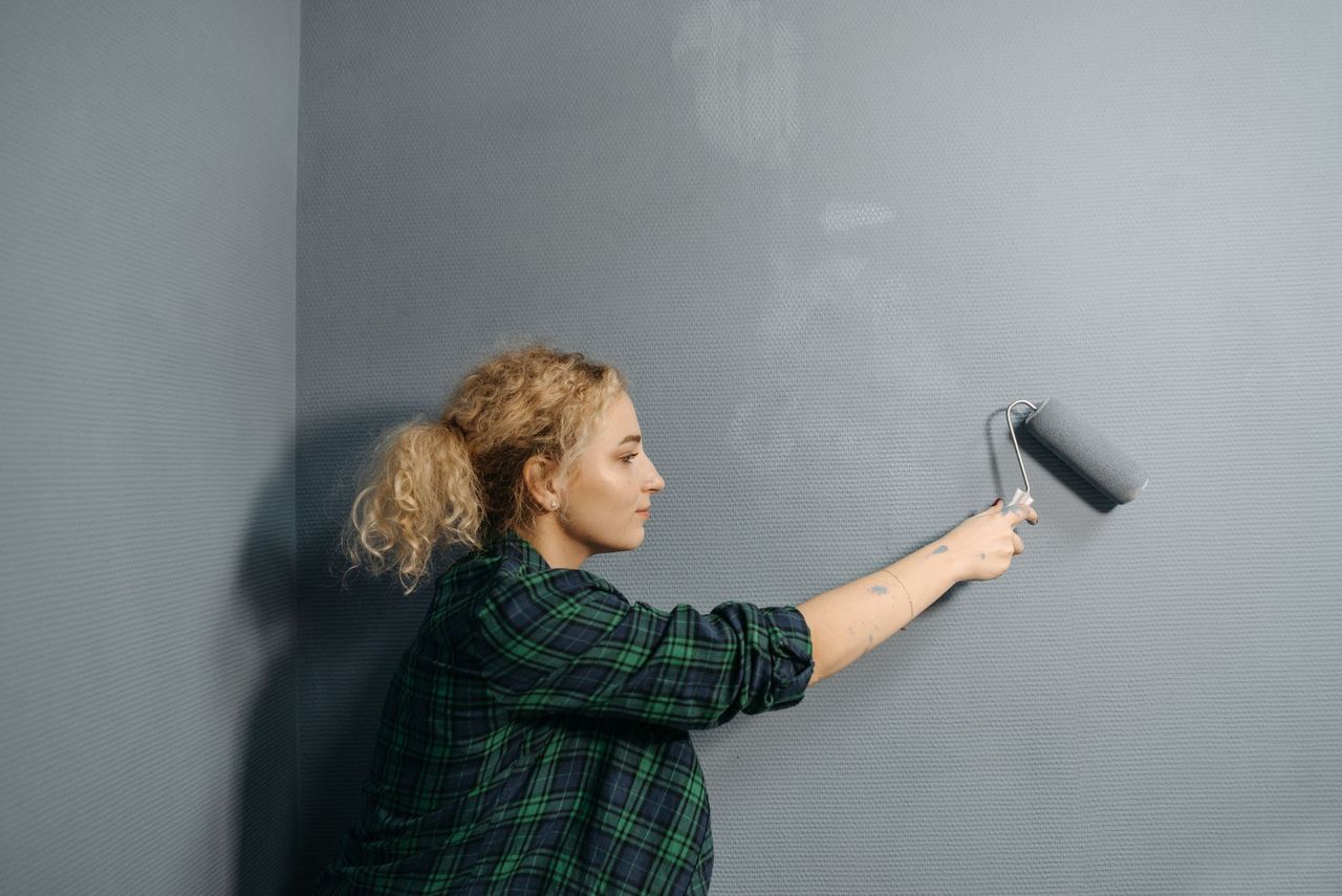 Pintura de un muro interior con rodillo